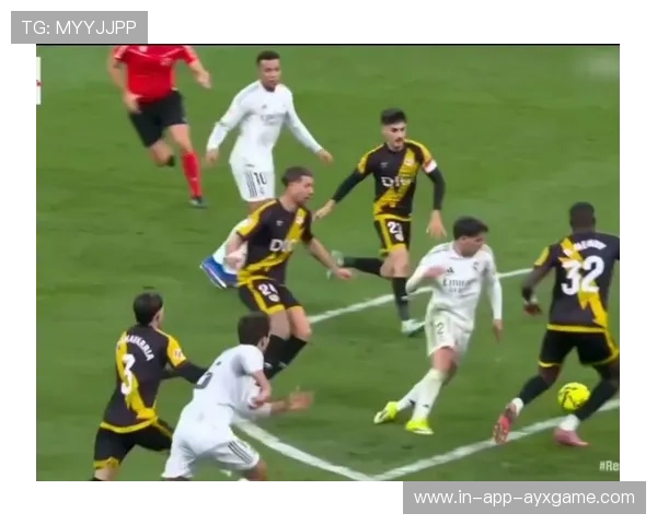 姆巴佩伯纳乌百米冲刺后推射得分，皇马2-0领先巴列卡诺