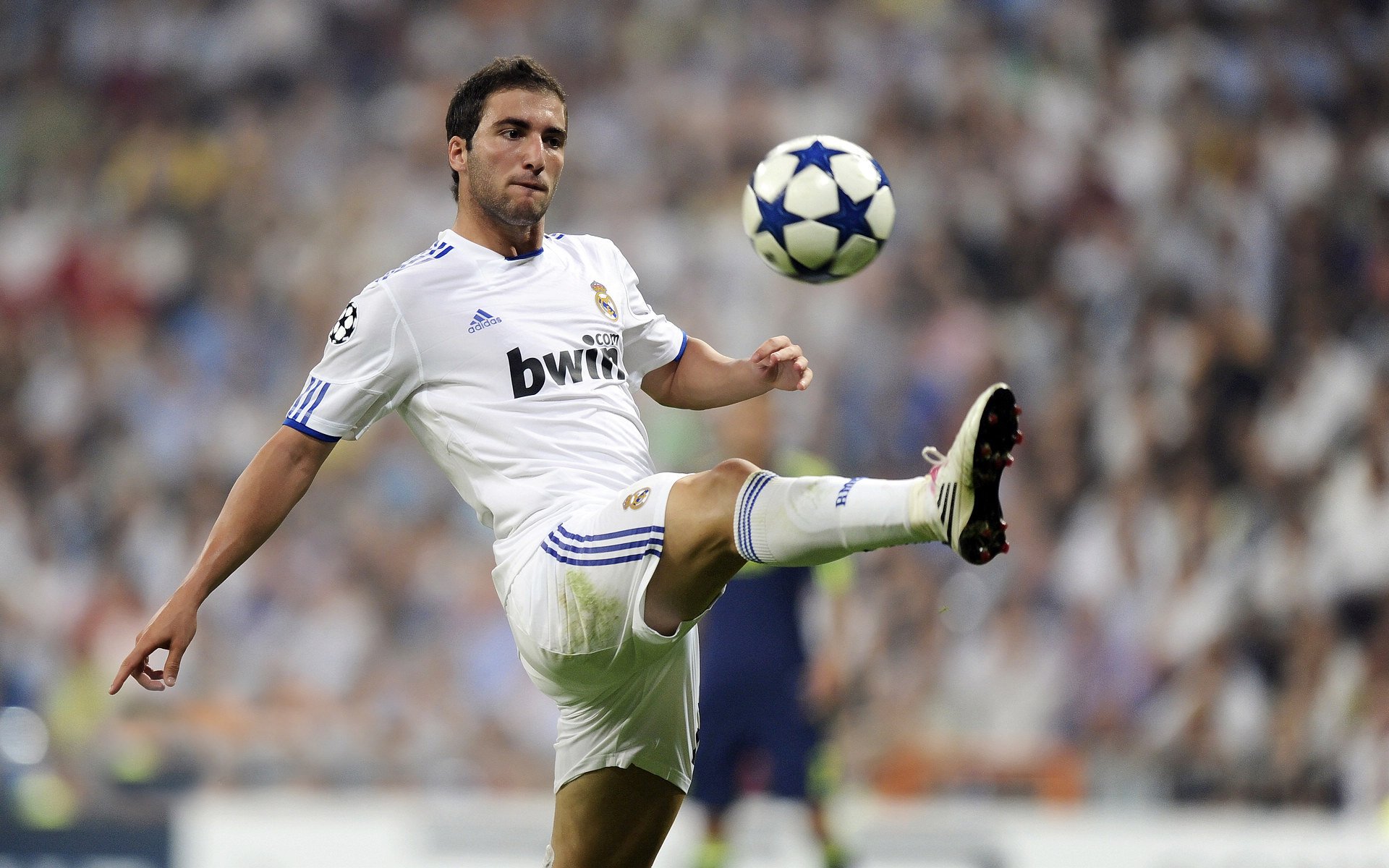 “校园足球升级，打造全民运动新风潮”，校园足球新政策