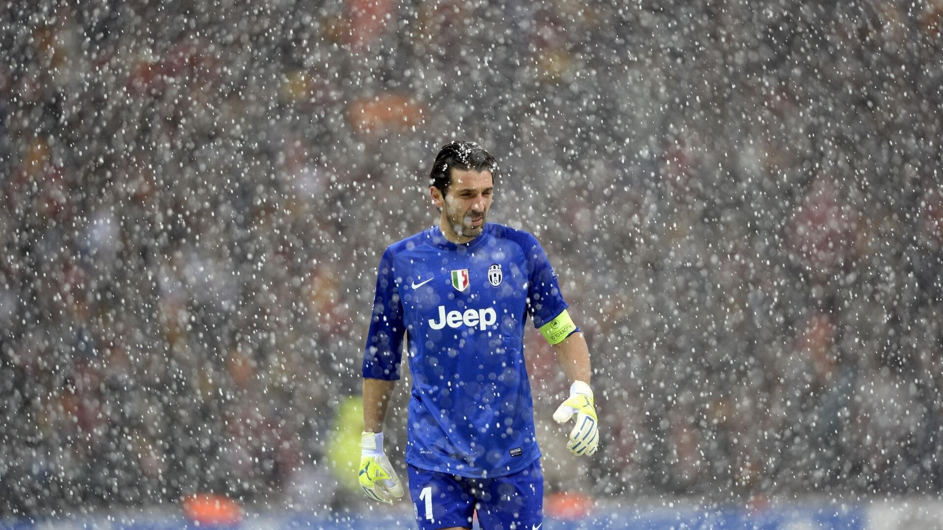 “青少年足球培训计划全面升级，注重技能与战术结合”，青少年足球培训营